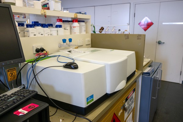 Perkin-Elmer 1050 UV-vis-NIR